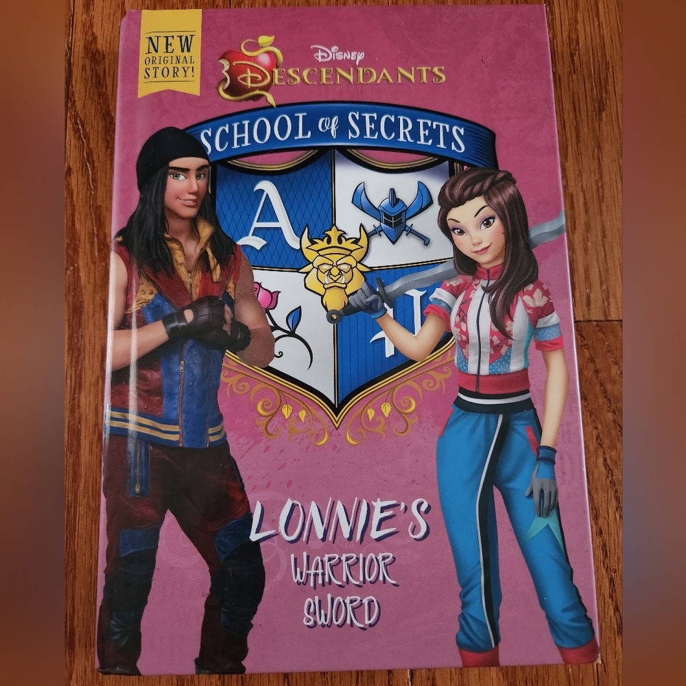Disney Descendants School of Secrets Lonnie's Warrior Sword